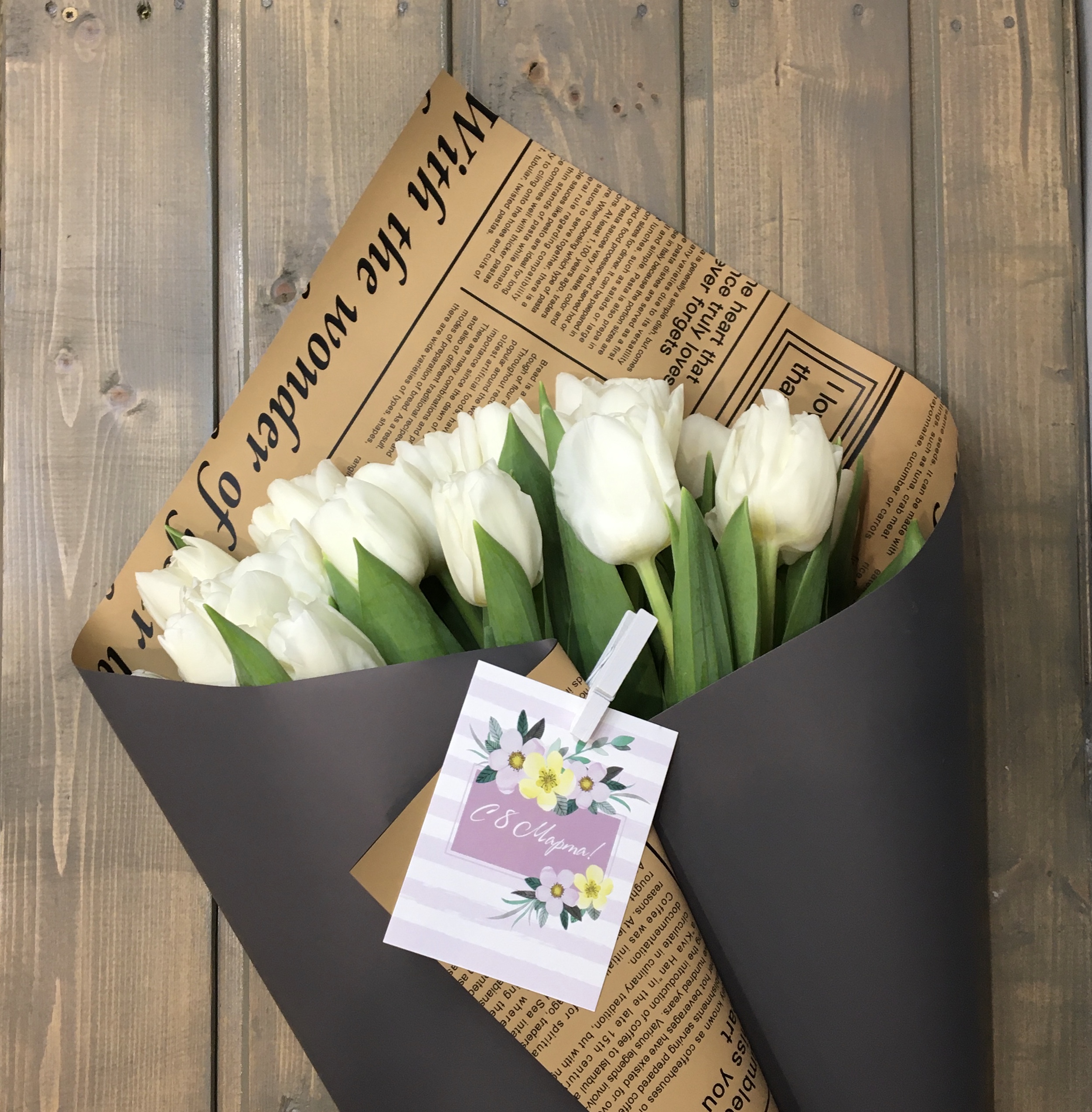 Пионовидные белые тюльпаны